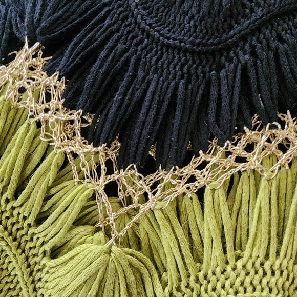 Upchic woven top with chain detail - Picture 3 of 3